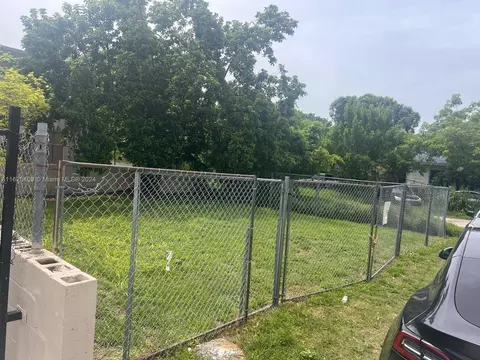 7717 NE 1st Ave, Miami, FL 33138