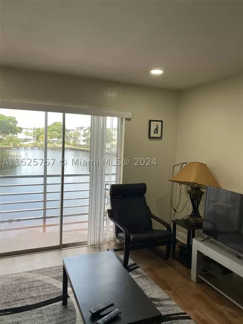 2775 Taft St #203, Hollywood, FL 33020