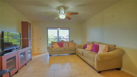 10332 Sunrise Lakes Blvd #303, Sunrise, FL 33322