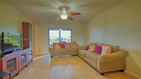 10332 Sunrise Lakes Blvd #303, Sunrise, FL 33322
