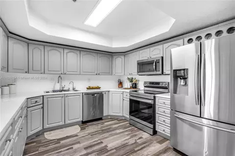 17425 NW 75th Pl #206, Hialeah, FL 33015