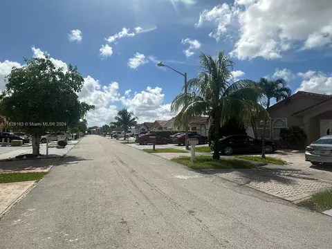 3178 W 77th Pl, Hialeah, FL 33018 photo 2
