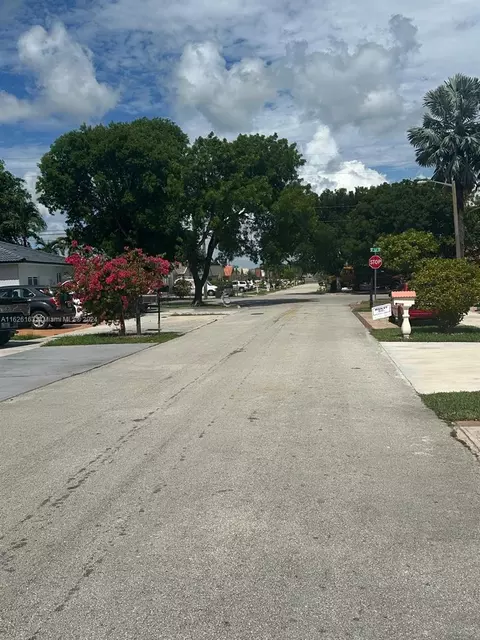 3178 W 77th Pl, Hialeah, FL 33018 photo 4