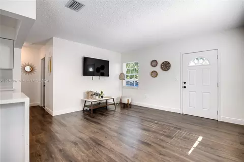 6375 SW 41st St, Miami, FL 33155