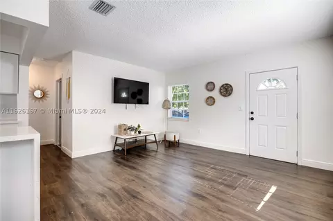 6375 SW 41st St, Miami, FL 33155