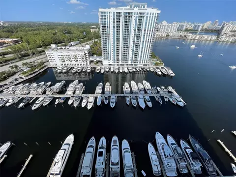 17211 Biscayne Blvd Bs #77, North Miami Beach, FL 33160