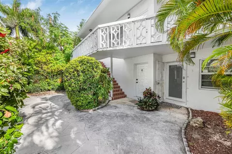 2858 Pine Tree Dr #7, Miami Beach, FL 33140