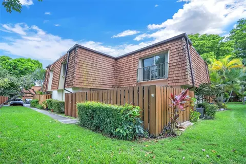 8940 SW 20th Pl #D-19, Davie, FL 33324