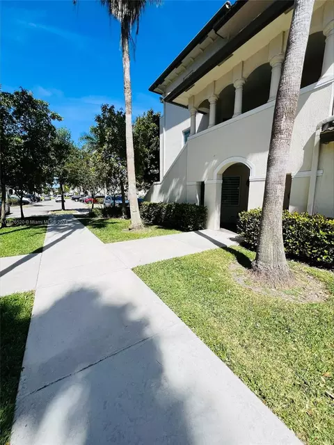 11403 NW 89th St #111, Doral, FL 33178