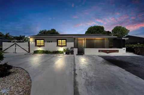 523 NW 3rd Way, Deerfield Beach, FL 33441