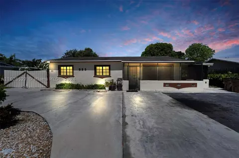 523 NW 3rd Way, Deerfield Beach, FL 33441