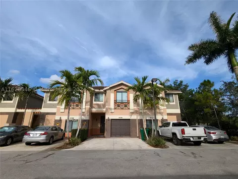 4770 E Station Sq, Davie, FL 33314
