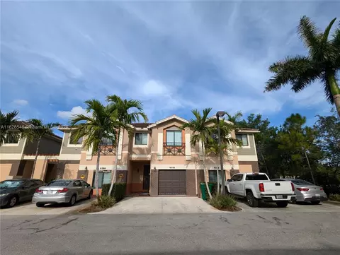 4770 E Station Sq, Davie, FL 33314