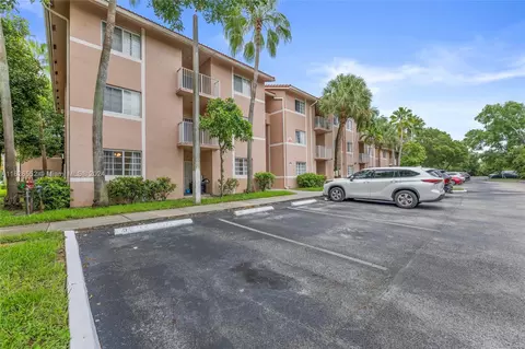 3241 Sabal Palm Mnr #101, Hollywood, FL 33024