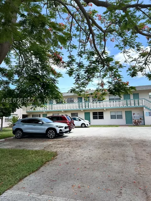 290 NE 40th St #14, Oakland Park, FL 33334