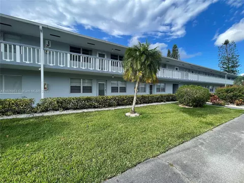 197 Somerset J #197, West Palm Beach, FL 33417