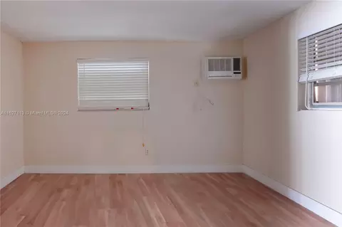 1085 W 33rd Pl, Hialeah, FL 33012 photo 7