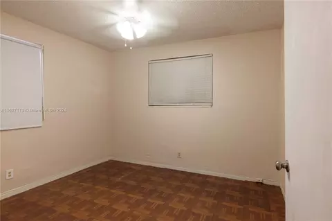 1085 W 33rd Pl, Hialeah, FL 33012 photo 4