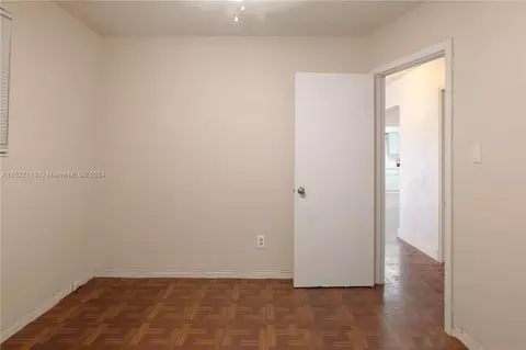 1085 W 33rd Pl, Hialeah, FL 33012 photo 5