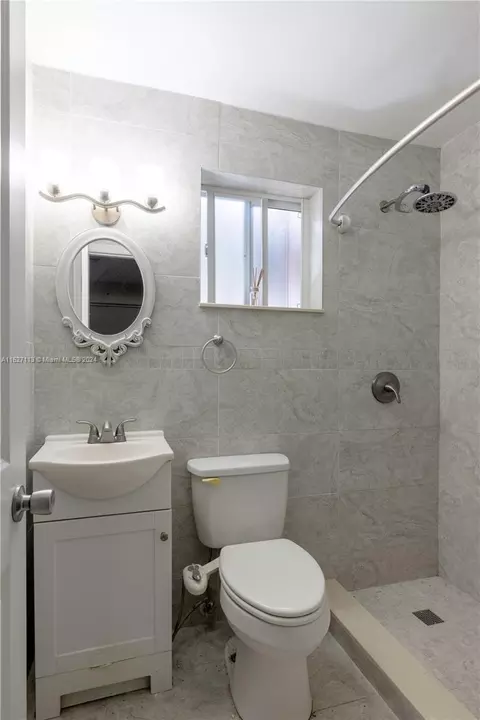 1085 W 33rd Pl, Hialeah, FL 33012 photo 8
