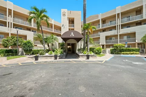 7901 Granville Dr #412, Tamarac, FL 33321