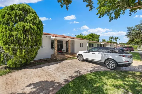 6010 NW 38th St, Virginia Gardens, FL 33166