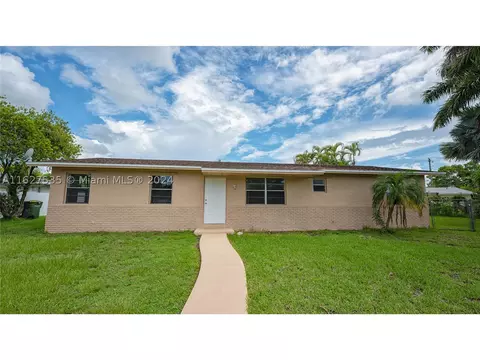 1755 W Mowry Ct, Homestead, FL 33030