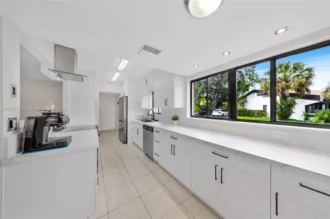 508 NE 199th Ter #3J, Miami, FL 33179