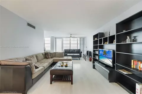 231 174th St #2111, Sunny Isles Beach, FL 33160