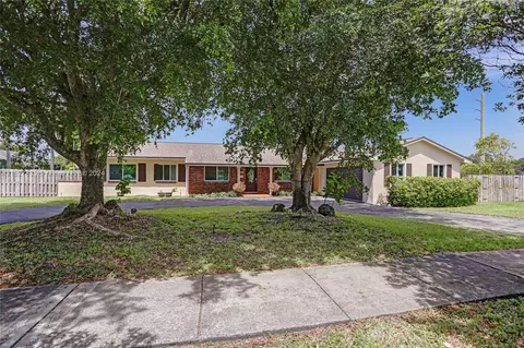 14060 SW 82nd Ave, Palmetto Bay, FL 33158