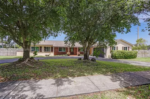 14060 SW 82nd Ave, Palmetto Bay, FL 33158