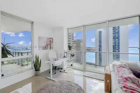 300 S Biscayne Blvd #2616, Miami, FL 33131