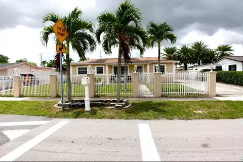 3426 NW 180th St, Miami Gardens, FL 33056