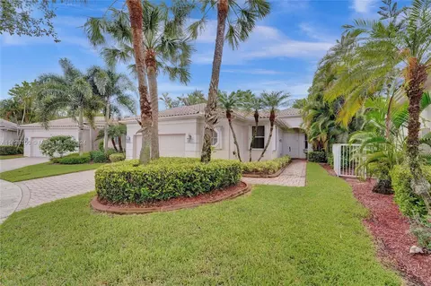 2525 Bay Pointe Ct, Weston, FL 33327