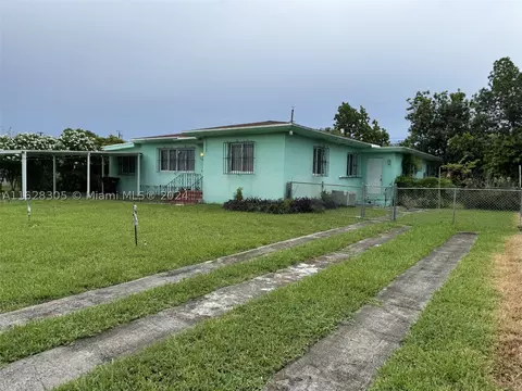 1141 W 31st St, Hialeah, FL 33012