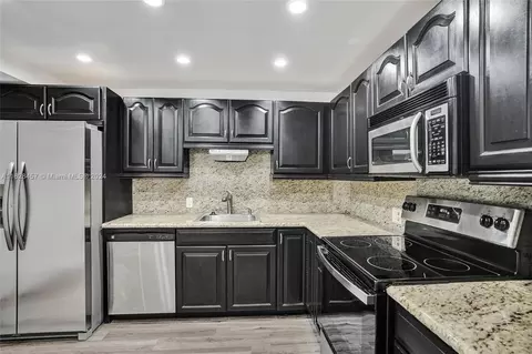 4200 Hillcrest Dr #315, Hollywood, FL 33021