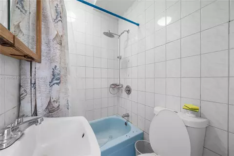 Bath - 271 E 57th St, Hialeah, FL 33013 photo 3 of 5