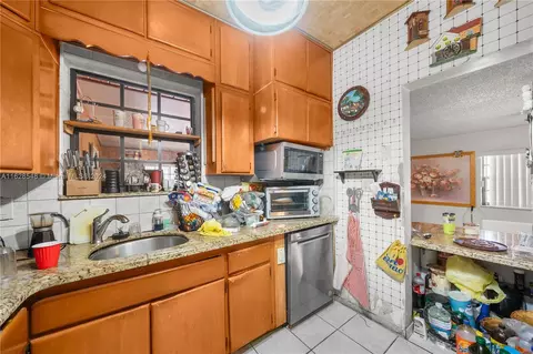 Kitchen - 271 E 57th St, Hialeah, FL 33013 photo 1 of 3