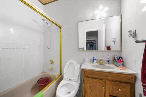 Bath - 271 E 57th St, Hialeah, FL 33013 photo 2 of 5