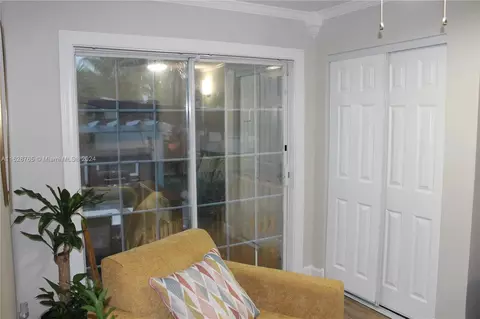 391 Commodore Dr, Plantation, FL 33325 photo 6