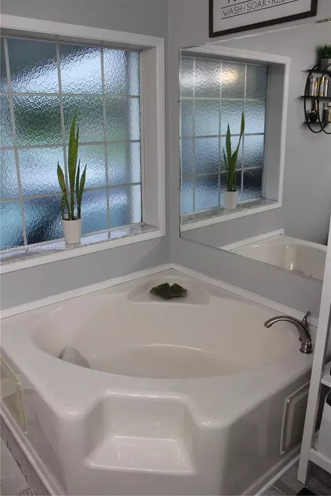 391 Commodore Dr, Plantation, FL 33325 photo 22
