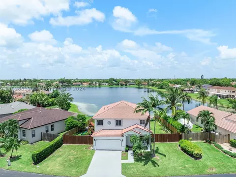 9227 SW 215th Ter, Cutler Bay, FL 33189