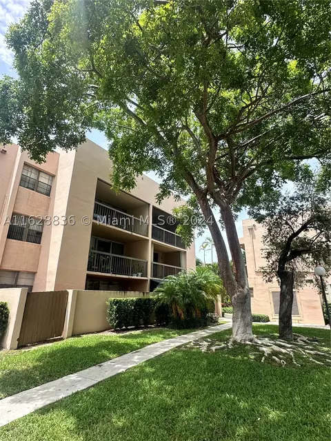 10975 SW 107th St #204, Miami, FL 33176