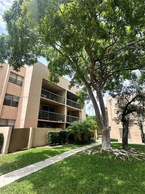 10975 SW 107th St #204, Miami, FL 33176