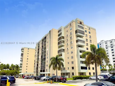 5055 NW 7th St #207, Miami, FL 33126