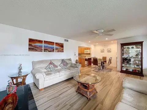 421 Pine Glen Ln #A-2, Greenacres, FL 33463