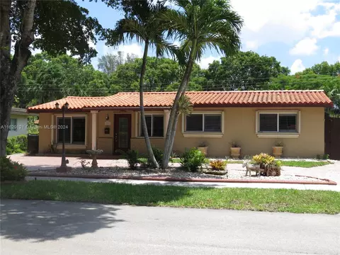 14201 Lake Saranac Ave, Miami Lakes, FL 33014