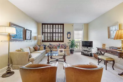90 Edgewater Dr #321, Coral Gables, FL 33133