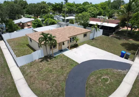 421 N 68th Way, Hollywood, FL 33024