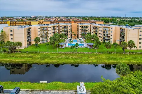 1820 W 53rd St #503, Hialeah, FL 33012